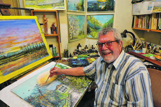 Alberto Romer lebt seinen Mal-Blues im eigenen Atelier. Aus seinem Fundus farbenfroher Bildern und tiefsinniger Begleittexte, entstehen jeweils alle zwei bis drei Jahre Bild-Geschichtsbände. (Bild: René Fuchs)