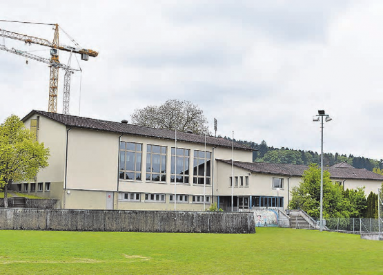 Die Dürrenäscher Stimmbürger sprachen sich klar für die 11,5 Mio.-Investition für die Sanierung des Schulhauses sowie die Sanierung, resp. den Neubau der Mehrzweckhalle aus. (Bild: hg.)