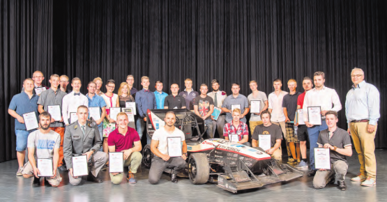 Besondere Anerkennung für die Bestplatzierten: Wer mit einer Gesamtnote von 5,0 oder höher abgeschlossen hat, bekam Geschenke. (Bild: zVg.)