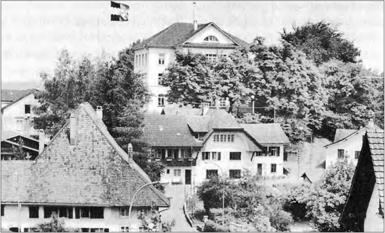 Das Dorfzentrum mit dem «Hämärtplatz» um 1980. (Bilder: zVg.)