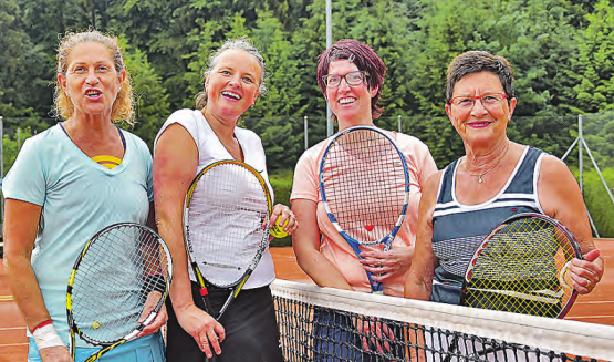 Voll motiviert gingen die Damenteams das Doppel an: Eveline Kalt und Marion Christoph (TC Zofingen), Regina Widmer und Lotti Gloor vom TC Entfelden, v. l. (Bilder: aw.)