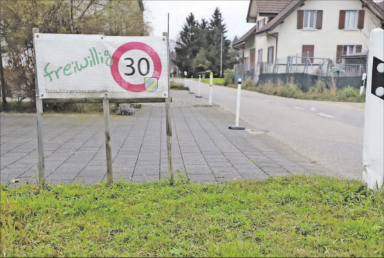 Die Einwohnergemeindeversammlung sagte zum zweiten Mal Ja zur Geschwindigkeitsreduktion: Tempo 30 wäre dann nicht mehr freiwillig, sondern wie hier in der Eifeldstrasse Pflicht. (Bild: rc.)