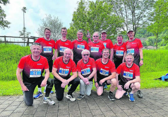 Die vier Gruppen aus dem Michelsamt, vereint auf einem Bild: Die Männerriege Rickenbach nahm am Männerturntag im luzernischen Malters teil. (Bild: zVg.)
