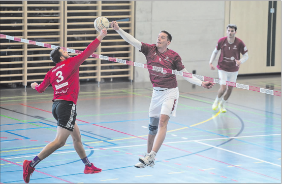 Aufgrund personeller Engpässe ist Robin Häfeli (rechts) ins NLA-Team des STV Oberentfelden zurückgekehrt. (Bild: Jessica Matuh/Swiss Faustball)
