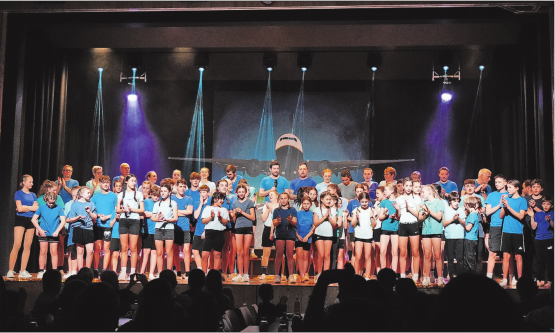 Eine Turnfamilie oder eine Fluggesellschaft? Die Turnerinnen und Turner teilen eine Leidenschaft. (Bilder: Melanie Köchli)