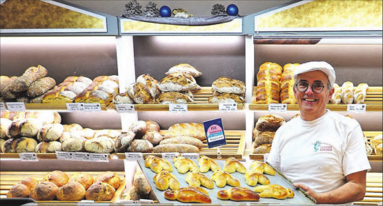 Bei solch feinen Backwaren lacht das Herz des Bäckermeisters Kilian Fischer um 6 Uhr im Verkaufsladen.