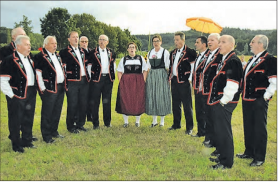 Sie bereicherten die Vorabendfeier in Holziken: Der Jodlerklub Kölliken unter der Leitung von Martin Flury.