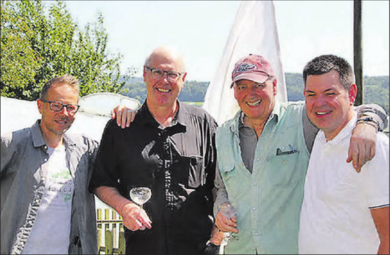 Kommen aus dem Exil gekrochen: Die Schwalbenkönige mit Transfer-Coup Bänz Friedli, links im Bild. (Bild: zVg.)