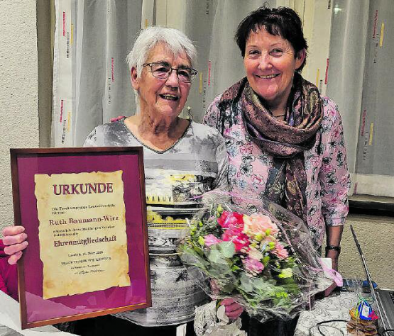 Ruth Baumann wurde für ihre 30-jährige Mitgliedschaft zum Ehrenmitglied ernannt. (Bild: zVg.)
