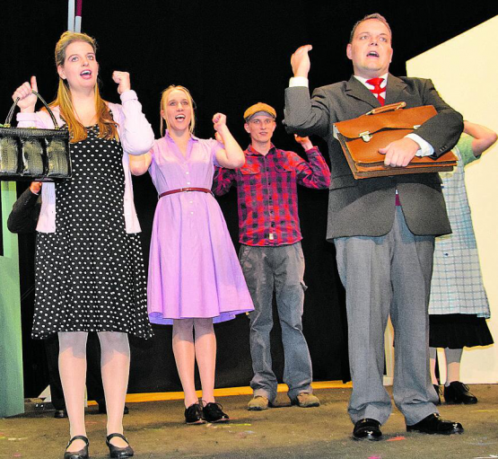 Der Nabel der Welt: Von Oberentfelden aus gelangt man in die ganze Welt, sogar nach Unterentfelden. (Bilder: st.)