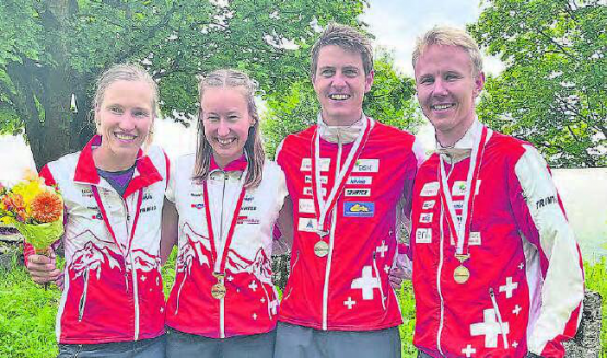 Aargauer auf dem Siegertreppchen der Elite: (v.l.) Natalja und Eline Gemperle vom OLK Argus (Seon), Matthias Kyburz (OLK Fricktal) und Timo Suter, Cordoba OLC. (Bild: zVg.)