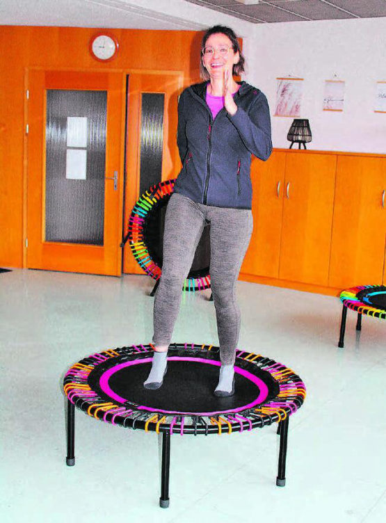 Bewegungsfreude: Tanja Moser auf dem Trampolin bei einer kleinen Choreographie. (Bild: grh)