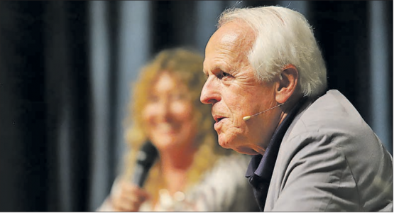 In bester Gesprächslaune und eigentlich immer fröhlich: WAM verriet dem Publikum, dass das A für Andreas erst später in seinem Leben Eintrag in den amtlichen Registern fand und 300 Franken gekostet hat. (Bilder Remo Conoci)