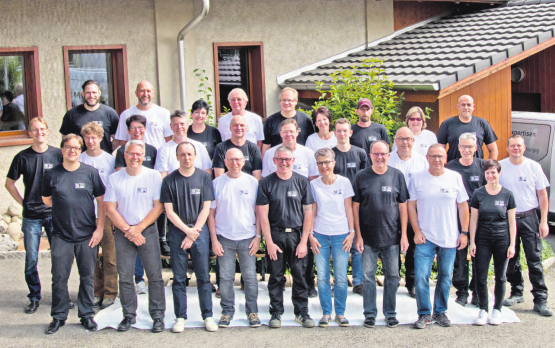 LPM AG in Feierlaune: Am Jubiläumsfest wurde auf die Mitarbeitenden auf eine erfolgreiche Zukunft angestossen. (Bild: zVg.)