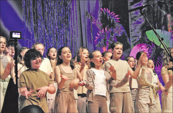 Ein eindrucksvolles Konzert brachten die Jugendlichen dieses Jahr im Böjuer Löwensaal auf die Bühne. (Bild: grh)