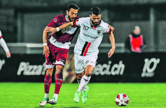 Er traf auch in Bellinzona: Valon Fazliu (r.) ist mit 11 Toren der beste Torschütze beim FCA und in der ganzen Challenge League. (Bild: Sarah Rölli)