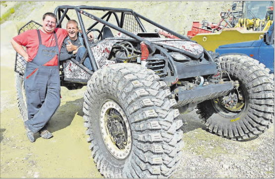 Kurt Schmid, der Organisator und Andy Kuhn, der Trial-Schweizermeister hatten gut lachen ob dem gelungenen Anlass in der Kiesgrube der Fischer Kies + Beton AG in Staffelbach. (Bilder: Martin Zürcher)