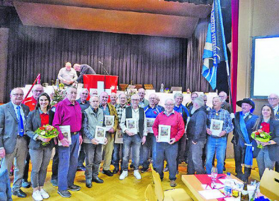 Der Verband Aargauer Schützenveteranen ernannte sie alle zu Ehrenveteranen. (Bild: zVg.)