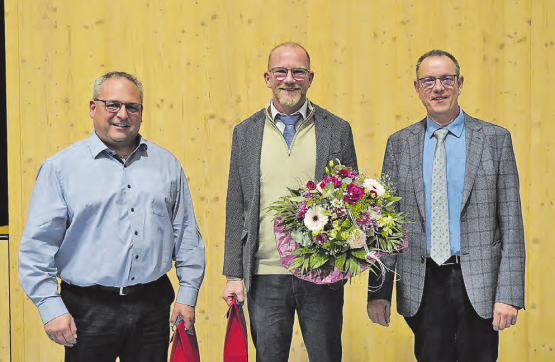 Andreas Bürgi und Thomas Sauder wurden durch den Gemeindeammann Josef Willi verabschiedet. (Bild: Melanie Köchli)