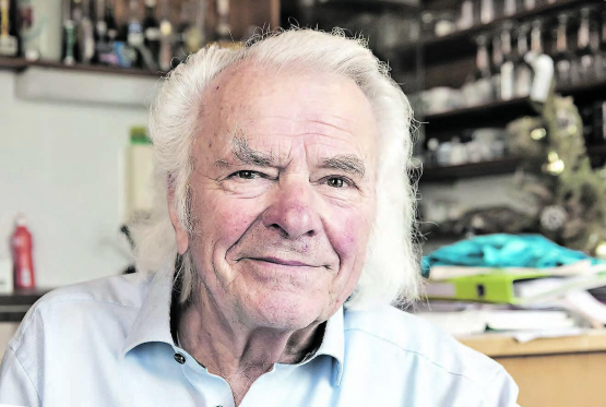 Peter Frey, Komponist, Arrangeur, Akkordeonlehrer und Vollblutmusiker wird auch am kommenden Konzert im Saalbau ausschliesslich Stücke von originaler Akkordeonmusik spielen. (Bild: dr.)