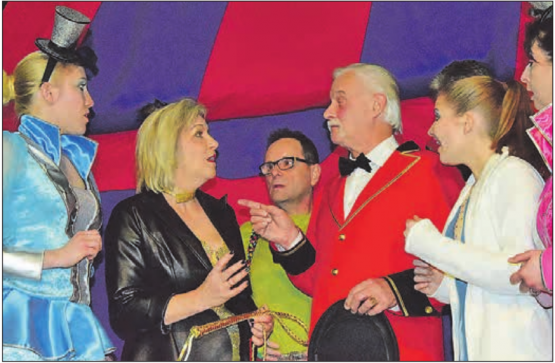 Krisensitzung im Hause Sarasin: Woher das Geld nehmen für einen Standplatz? Ist es nun aus mit unserer Zirkusgeschichte? (Bilder: st.)