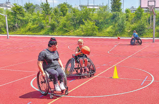 Der BC-Seetal und die SPV Nottwil ermöglichten die Erfahrung des Rollstuhl-Basketballs mit Tipps und Tricks.
