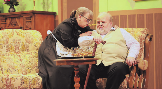 Dem Schlossherrn (Roli Marti) gehts an die Wäsche. (Bilder: dr.)