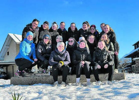 Das Damen-Team des UHC Lok Reinach musste am Wochenende ohne Punkte aus dem verschneiten Zollbrück nach Hause reisen. (Bild: zVg.)