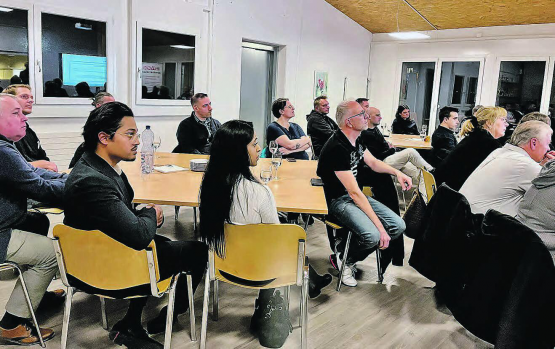 Konzentriertes Zuhören bei einem wichtigen Thema: Die Mitglieder des HAGO folgten interessiert dem Vortrag über die grassierende Cyberkriminalität. (Bilder: dr.)