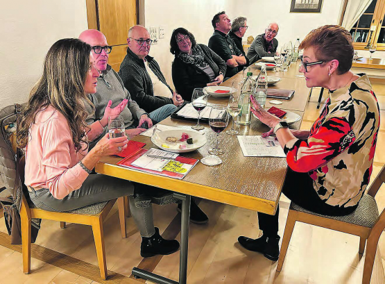 Erika Maurer ist der persönliche Austausch wichtig: Die neue Präsidentin des «Erzähltals» pflegt bereits intensive Kontakte mit den Botschaftern der Gemeinden. (Bilder: Helen Dietsche)