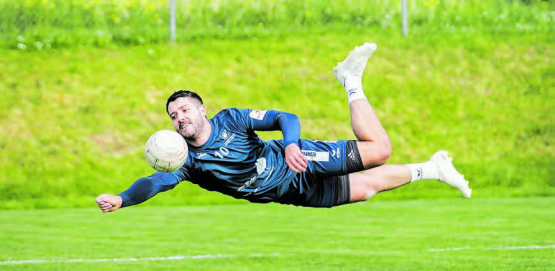 Erfolgreich: Nico Voit und seine Teamkollegen zeigten eine starke erste Runde in der neue Faustball-Feldsaison. (Bild: zVg.)