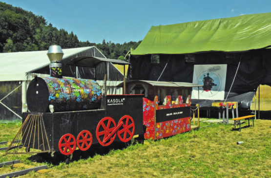 Das grosse Jungwacht- und Blauring-Sommerlager hatte den Zug zum Thema: Über 450 Kinder erlebten zwei tolle Wochen im Oberen Suhrental, rund um Moosleerau. (Bilder: st.)