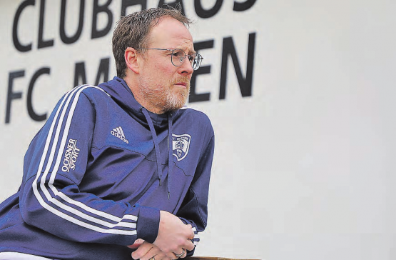 Blick in eine ungewisse Zukunft: FC-Muhen-Präsident Christian Stecher verfügt über kein meisterschaftstaugliches Spielfeld mehr. (Bild: Remo Conoci)