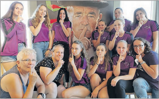 Psst – das Rezept wird nicht verraten: Auch die Staffelbacher Turnerinnen wissen nicht, was alles im Appenzeller Käse steckt. (Bild: zVg.)