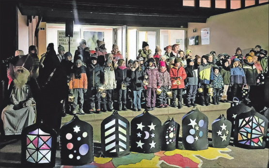 Für den Besuch des Samichlaus haben die Pfeffiker Schüler zauberhafte Laternen gebastelt. (Bild: dr.)