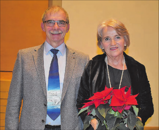 Zusammen seit 50 Jahren im Gontenschwiler Gemeinderat: Gemeindeammann Renate Gautschy und Vizeammann Bruno Ellenberger setzen sich beide seit 25 Jahren für die Gemeinde und die Anliegen der Bevölkerung ein. (Bild: hg.)