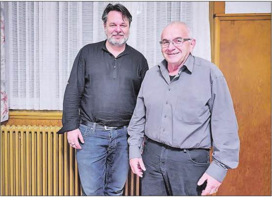 Präsidentenwechsel beim Tennisclub Reinach: Adrian Bräm (l.) übernahm das Amt an der Generalversammlung vom abtretenden Max Läubli. (Bild: zVg.)