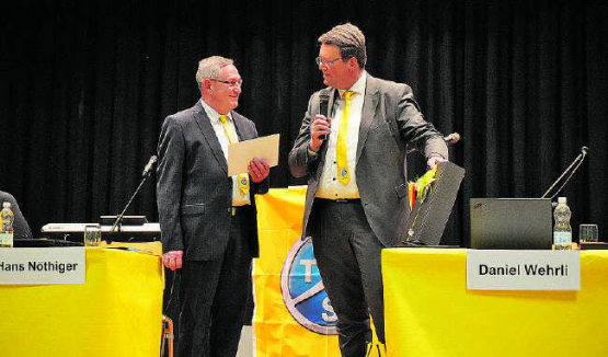 Daniel Wehrli (rechts) dankte Hans Nöthiger für seine langjährige Arbeit.