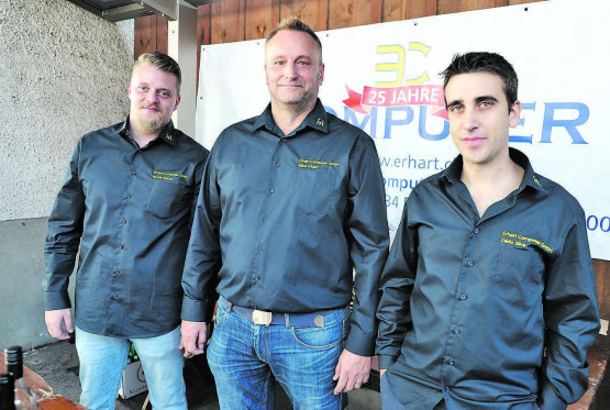 Tag der offenen Tür bei der Erhart Computer GmbH: Die drei Mitglieder der Geschäftsleitung Jannick Steiner, Milos Erhart und Dário Silva (v.l.) kümmerten sich auch an beiden Tagen um das Wohl ihrer Gäste. (Bilder: rc.)