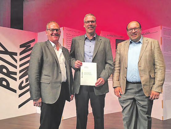 Reinhard Wiederkehr, Beat Bart, Philipp Nückles: Die Vertreter vom Büro Makiol Wiederkehr AG freuen sich über die Auszeichnung. (Bild: zVg.)