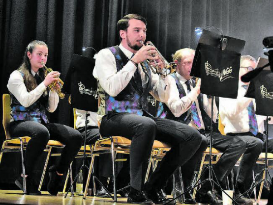 Mit dem MGG-Hitmix-Kasettli sorgte die Musikgesellschaft Gontenschwil für einen kurzweiligen, höchst unterhaltsamen Konzertabend. (Bilder: hg.)