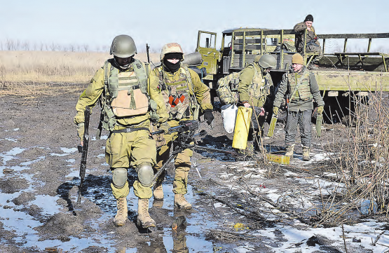 Vergessener Krieg: Nachschub auf der ukrainischen Seite der Frontlinie in der Nähe des Flughafens Donezk im Februar 2016. (Bild: André Widmer)