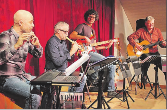 Im Rahmen des Culture Clubs sorgten die vier Männer der Mundart-Combo Limerick im Gweyhuus Rickenbach für beste Unterhaltung und gute Laune. (Bilder: Li.)