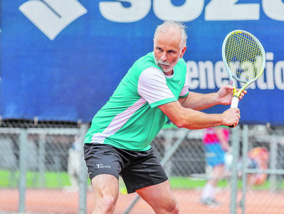 Heisse Medaillenanwärter vom Tennisclub Teufenthal bei den Senioren 65+: Martin Gloor (links) und Daniel Müller. (Bilder: fba.)