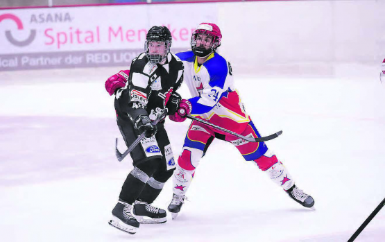 Konzentration auch in den Testspielen: Die neue Nummer 40, Jan Mosimann, trifft bereits regelmässig für die Red Lions Reinach, so auch gegen den EHC Zuchwil Regio. (Bilder: rc.)