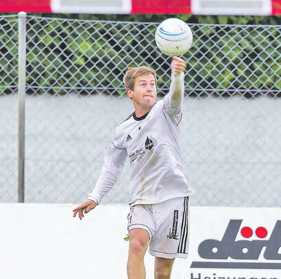 Beenden die NLA-Saison auf Rang 6: Captain Reto Hunziker und seine Teamkollegen vom STV Oberentfelden. (Bild: fba.)