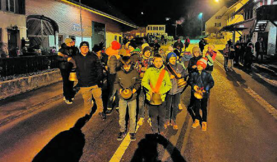 Erinnerungen an das Silvesterglöggele aus vergangenen Jahren. (Bild: zVg.)