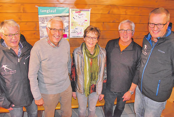 Der aktuelle LLV-Vorstand brilliert mit geradliniger Strategie und vorbildlichen Ideen: Präsident Beat Buchwalder, Kassier Kurt Buchwalder, Aktuarin Elisabeth Haberstich, Bernhard Aeschbach, Loipenchef und Mitglied des OK-Teams der Delegiertenversammlung Loipen Schweiz sowie Raphael Nadler, Marketing und Pressekontakte v.l. (Bild aw.)