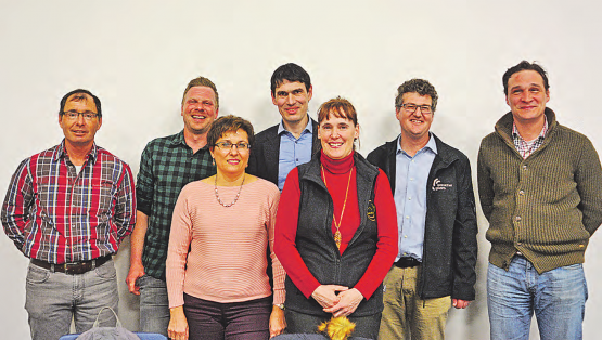 Gwärb-Vorstand für eine zweijährige Amtsperiode wiedergewählt: Matthias Signer, Andreas Lenzin, Carmela Füchslin, Präsident Hans Schibli, Karin Dettke, René Fasler und Andreas Fetscher. (Bild: el.)