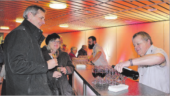 Der Verkehrsverein sorgte am Bärzeli-Apéro für Speis und Trank. (Bilder: Graziella Jämsä)